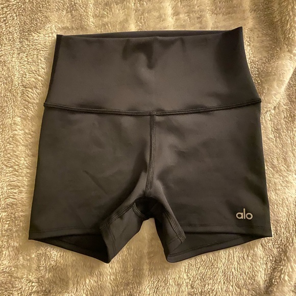 SOLD - Alo 3" High-Waist Airlift Short - Picture 2 of 4